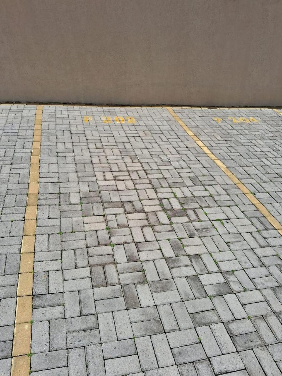 Bem No Centro, Cozinha Completa, Varanda E Garagem Pocos de Caldas Bagian luar foto