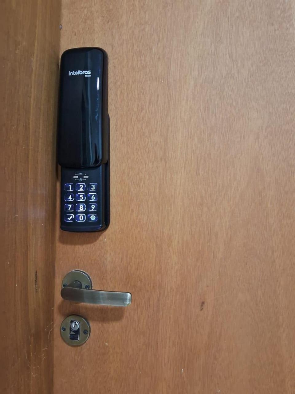 Bem No Centro, Cozinha Completa, Varanda E Garagem Pocos de Caldas Bagian luar foto
